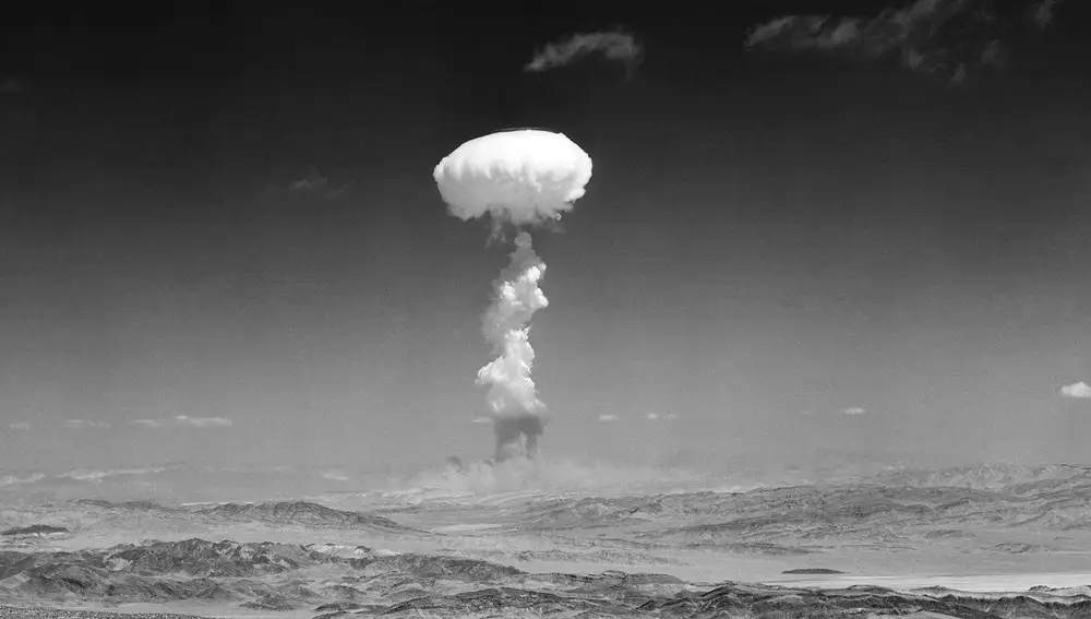 Una nube de humo en abril de 1952 tras una detonación en Nevada