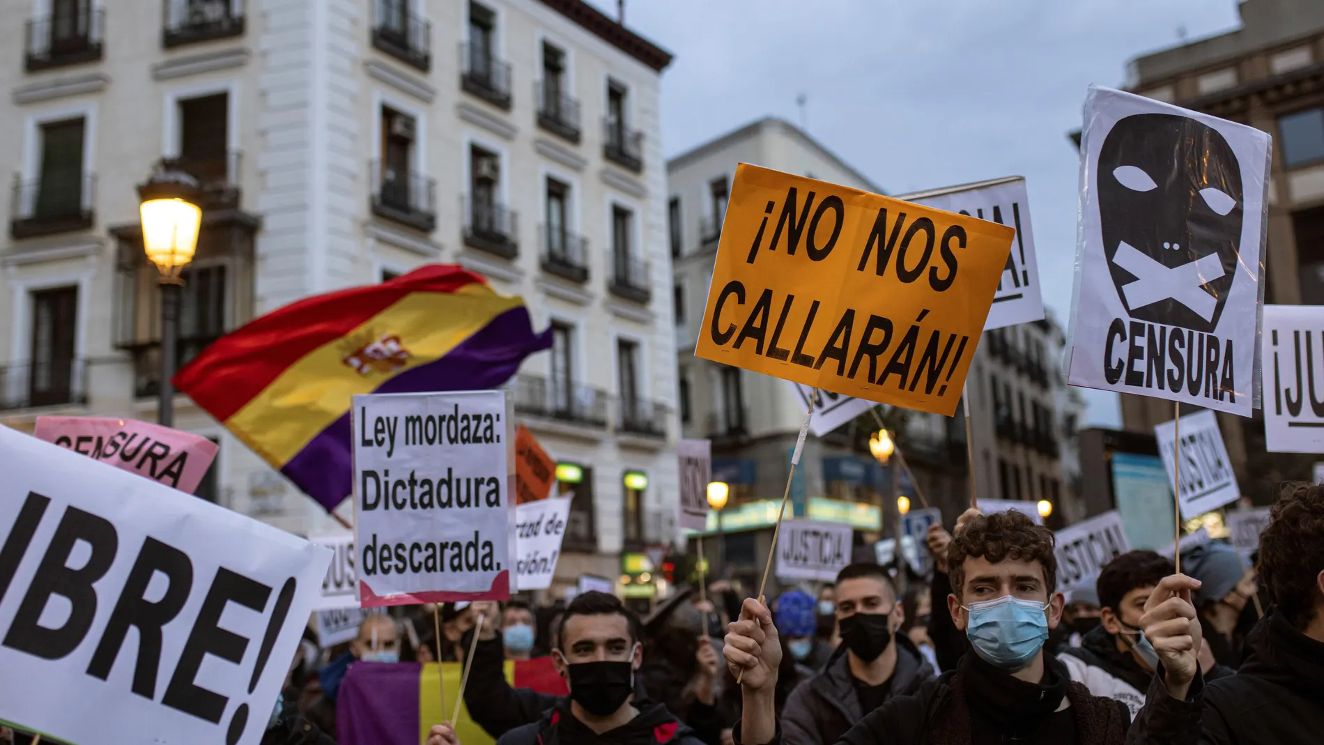 Concentración para protestar por la decisión de la Audiencia Nacional de encarcelar al rapero Pablo Hásel