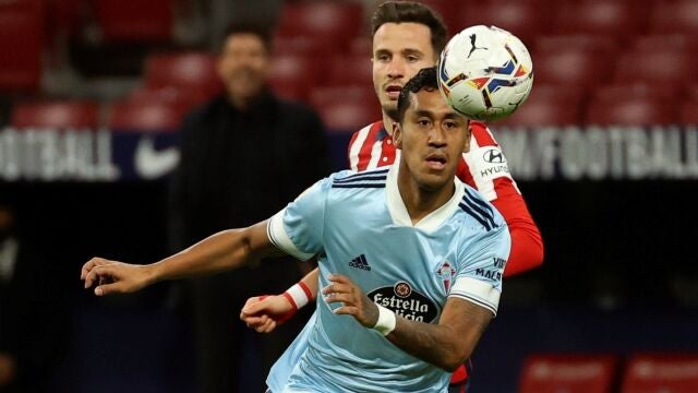 Renato Tapia con el Celta de Vigo frente al Atlético de Madrid.