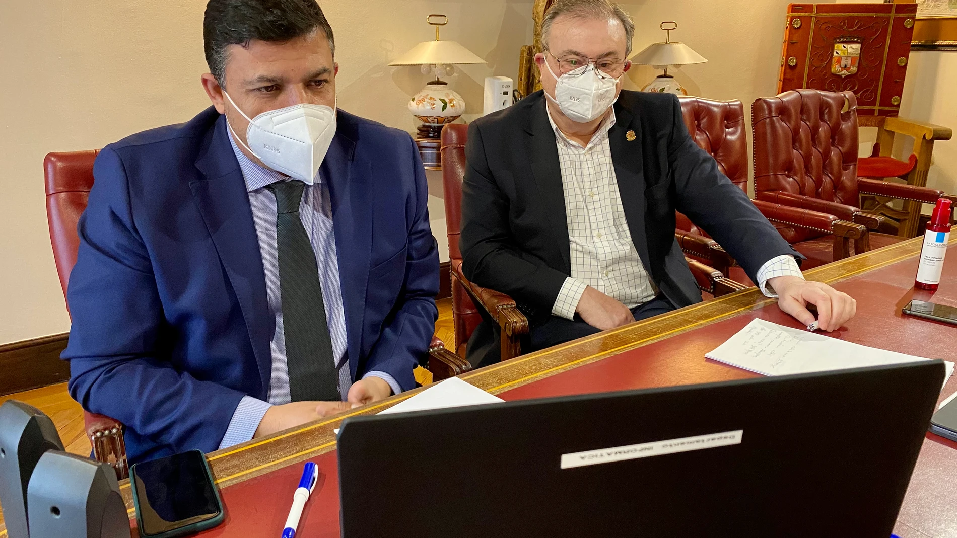 Reunión telemática del presidente de la Diputaciónde Ávila, Carlos García, con responsables del Itacyl para avanzar hacia la DO del Aceite de oliva del Tiétar (Ávila)