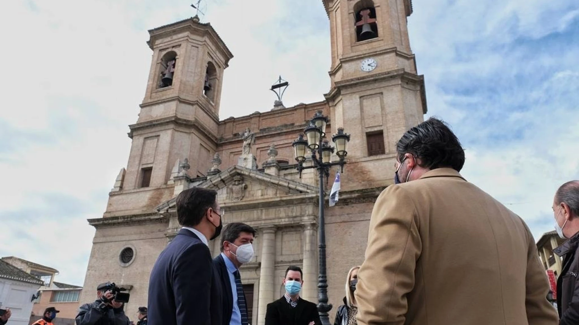 El alcalde de Granada, Luis Salvador, en Santa Fe, con el vicepresidente de la Junta, Juan Marín