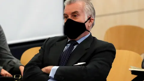 El extesorero del PP Luis Bárcenas sentado en el banquillo de los acusados