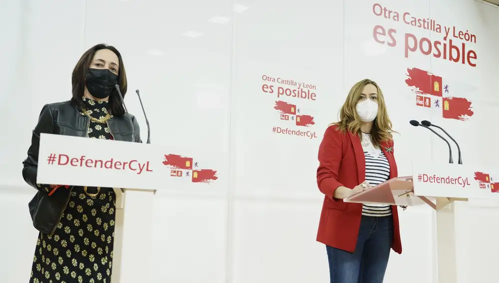Las procuradoras socialistas Virginia Barcones y Nuria Rubia atienden a la prensa