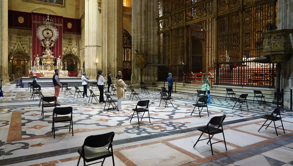 Eucaristía junto al Altar Mayor de la Catedral