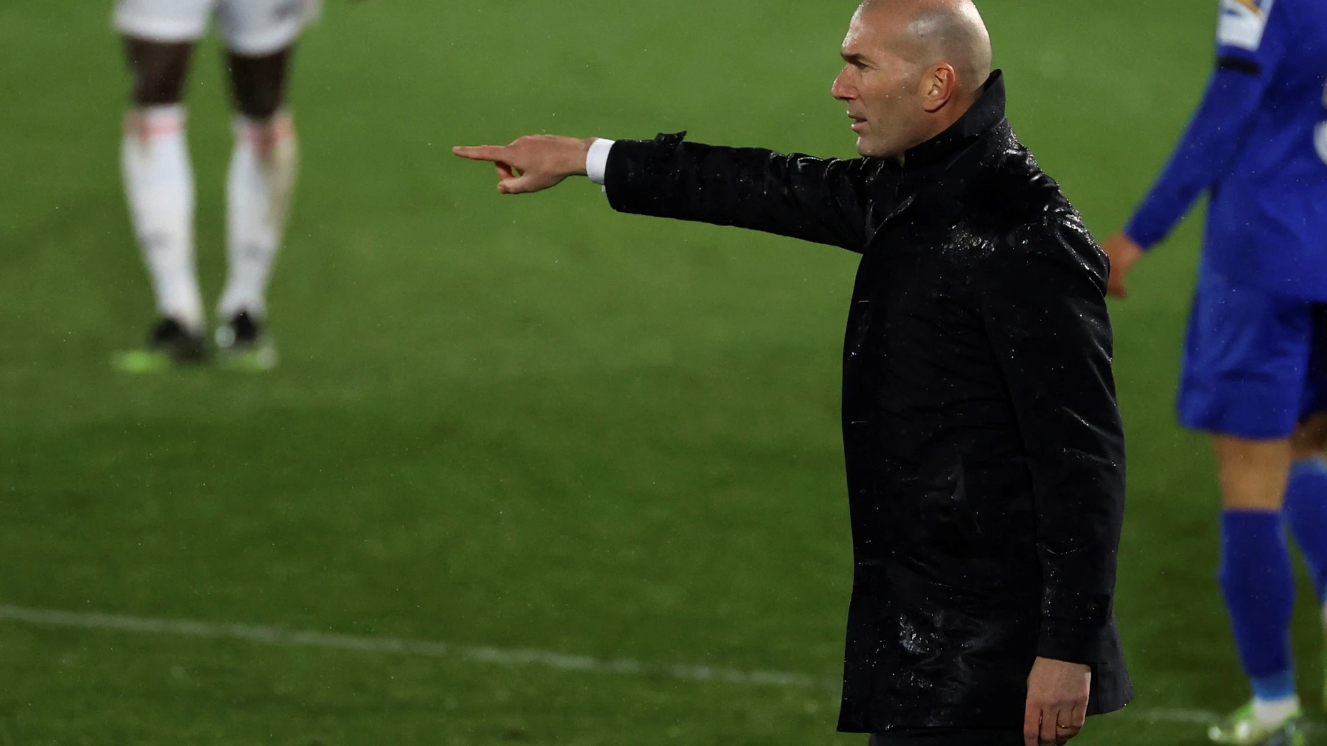 Zinedine Zidane, durante el partido aplazado de Liga ante el Getafe