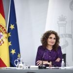 La ministra portavoz y de Hacienda, María Jesús Montero, interviene durante una rueda de prensa posterior al Consejo de Ministros en Moncloa