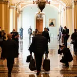 El líder de la mayoría del Senado, Chuck Schumer, a su llegada al Capitolio de los Estados Unidos, ayer