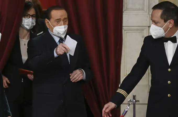 Berlusconi reaparece en público para dar su apoyo al Gobierno de Draghi