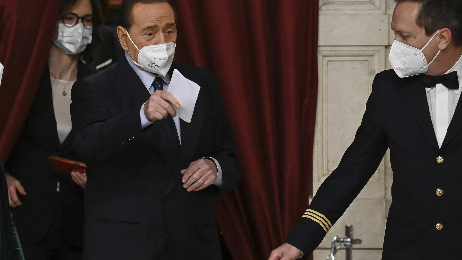 Silvio Berlusconi acudió a la Cámara de Diputados para reunirse con el designado primer ministro, Mario Draghi