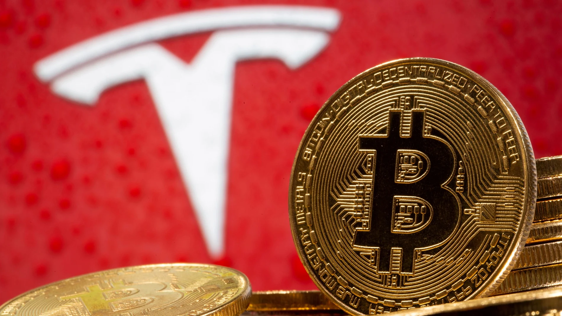 Tesla ha invertido 1.500 millones en Bitcoin y Twitter estudia comprar esta criptomoneda