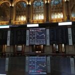Un panel muestra la evolución del Ibex 35 este miércoles en la Bolsa de Madrid