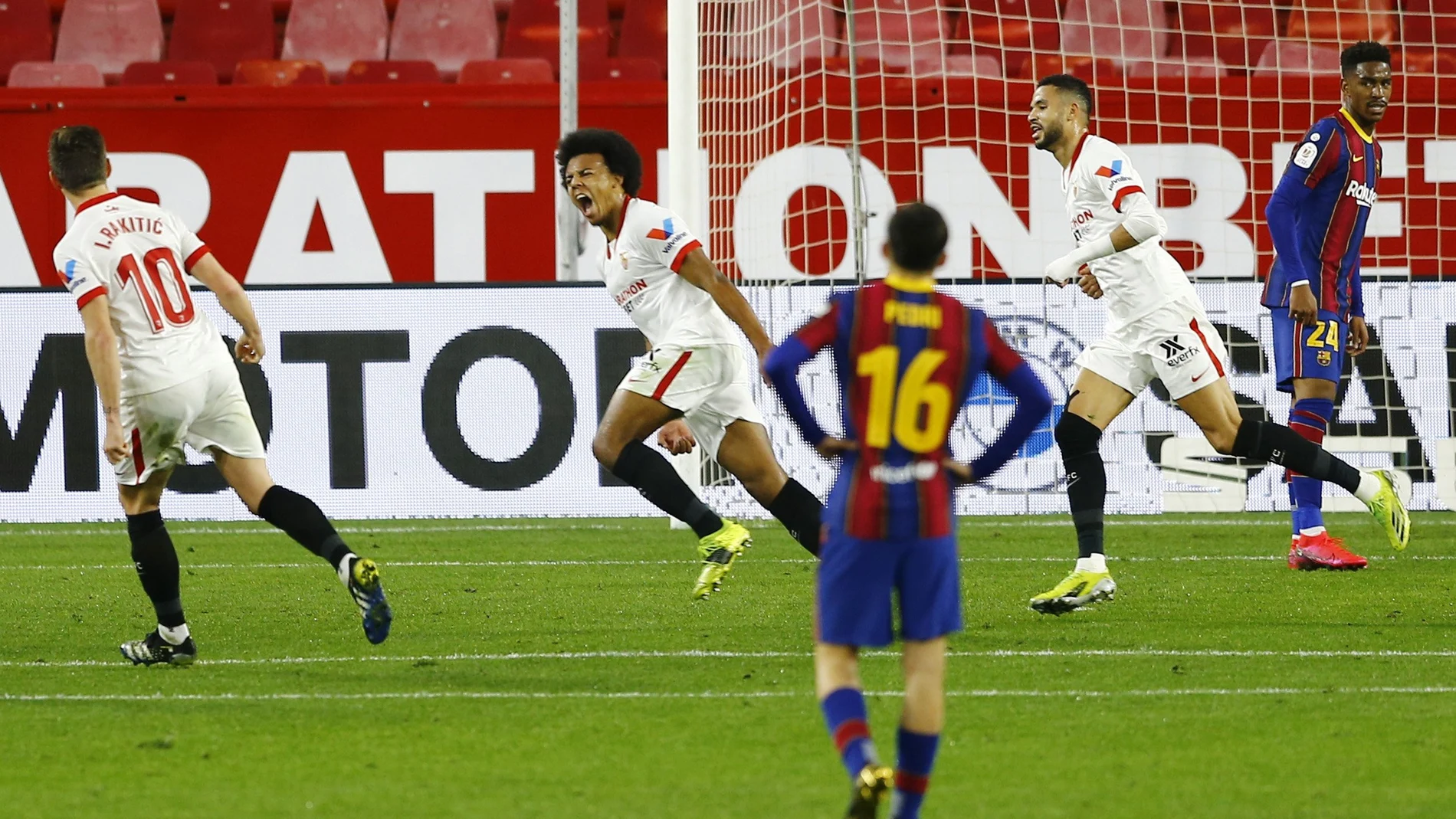 Koundé celebra el gol que marcó al Barcelona en las semifinales de la Copa del Rey