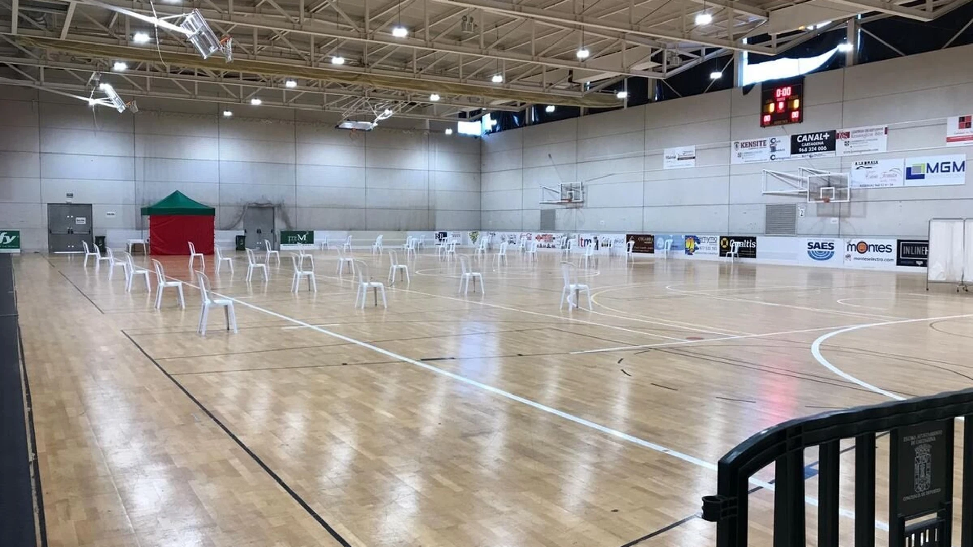 Preparativos para la vacunación en el Polígono Cabezo Beaza