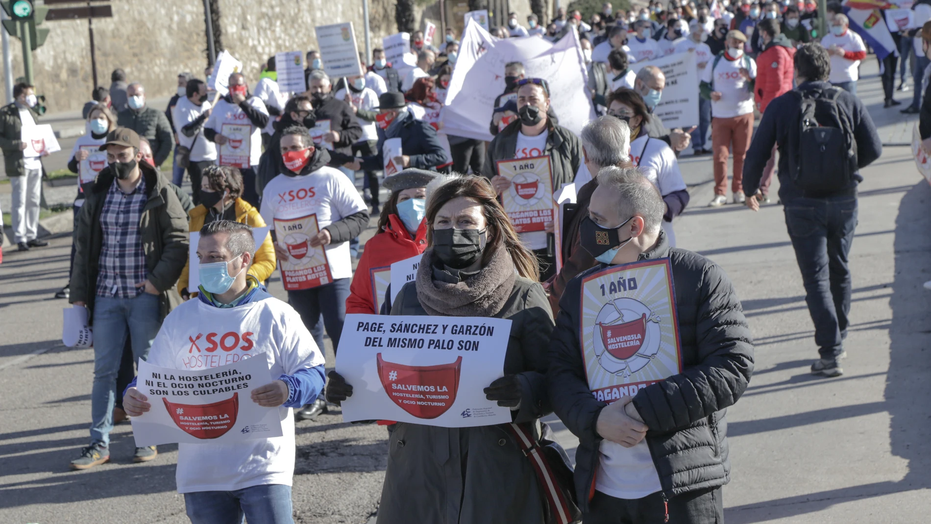 Hosteleros de Castilla-La Mancha, durante una marcha para pedir la apertura de sus locales y ayudas directas