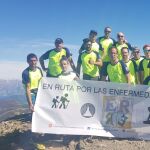 Miembros de la Asociación palentina En Ruta por las enfermedades raras coronan el Pico Curavacas, en la Montaña Palentina