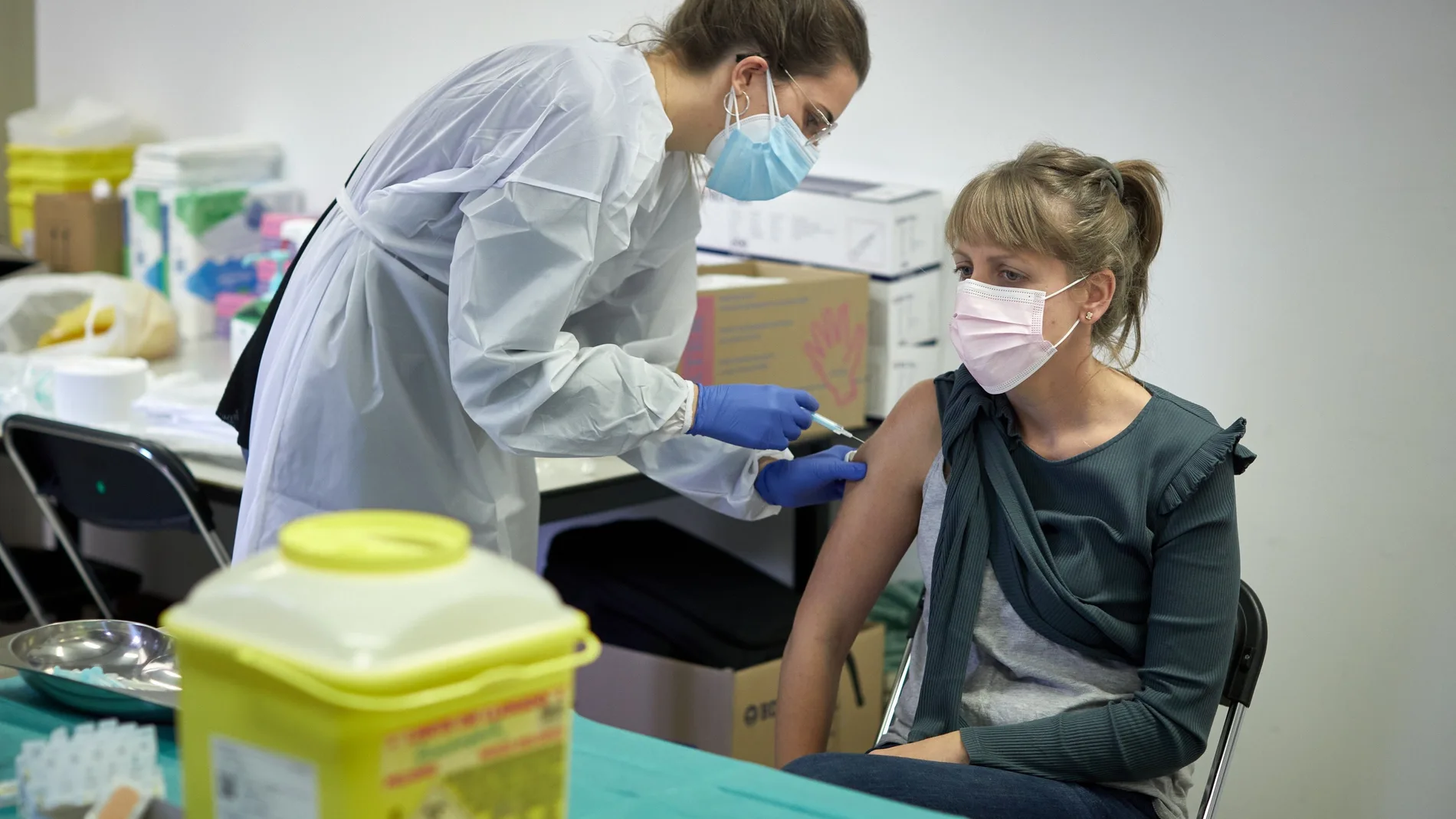 Según los estudios de seroprevalencia nacional entre un 10-15% de la población podría haber pasado ya el coronavirus y estar inmunizado de forma natural EFE/David Borrat.