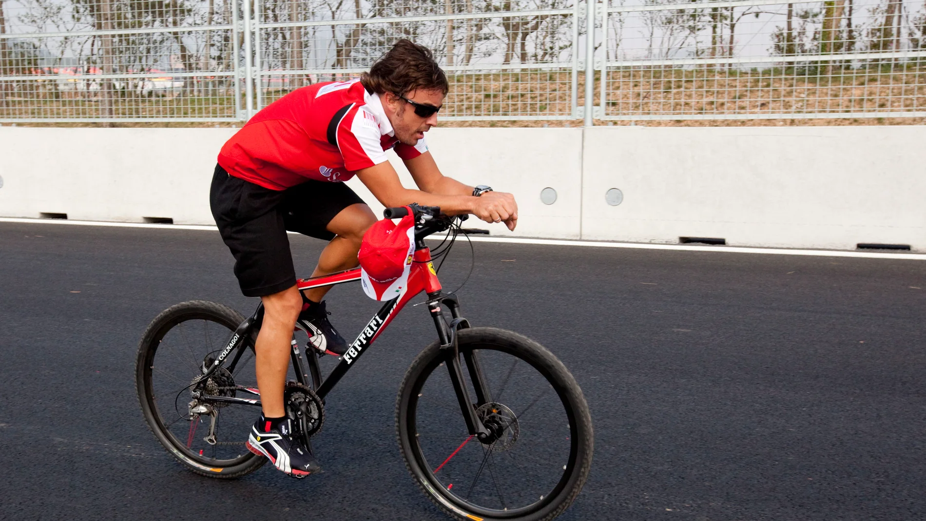 Fernando Alonso, en bicicleta