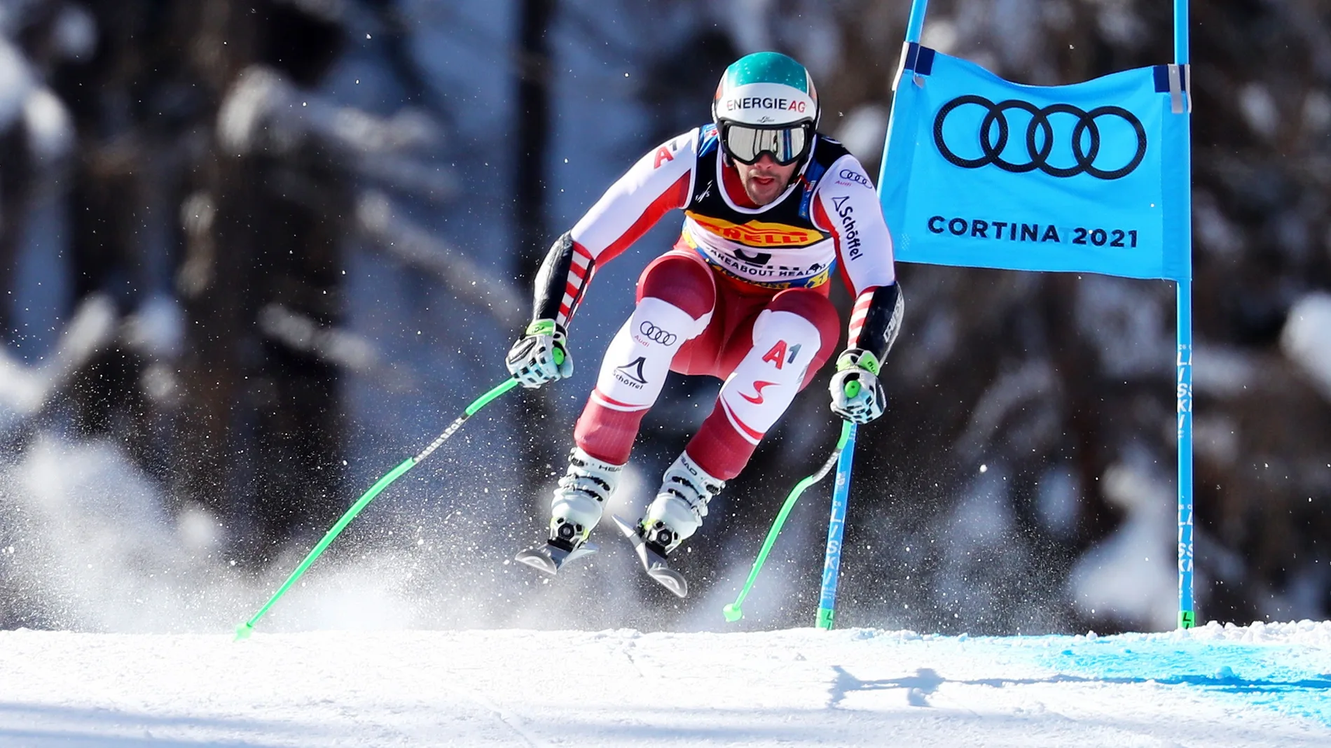 El austriaco Vincent Kriechmayr, en acción durante la carrera de Súper G masculino en los Campeonatos del Mundo de Esquí Alpino en Cortina d'Ampezzo, Italia, 11 de febrero de 2021. EFE/EPA/ANDREA SOLERO