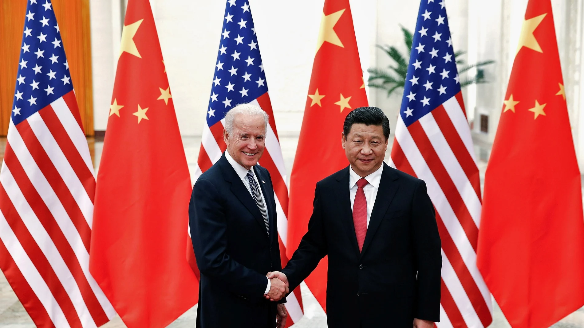 Xi Jinping y Joe Biden en un encuentro en 2013