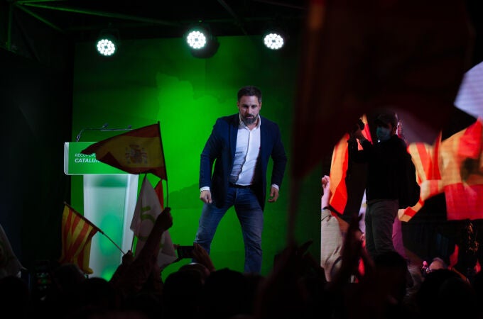 El presidente de Vox, Santiago Abascal, durante el acto de cierre de campaña del partido en Barcelona, Catalunya (España), a 12 de febrero de 2021.