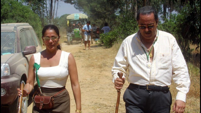 Isabel Pantoja y Julían Muñoz durante la romería del Rocío en 2003