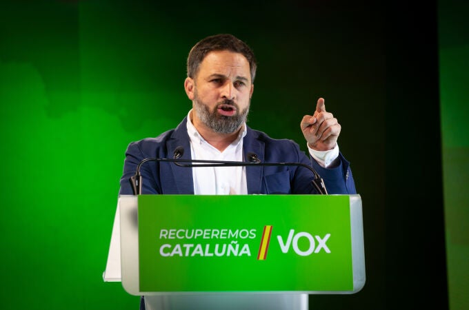 El presidente de Vox, Santiago Abascal, durante el acto de cierre de campaña del partido en Barcelona, Catalunya (España), a 12 de febrero de 2021