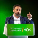 El presidente de Vox, Santiago Abascal, durante el acto de cierre de campaña del partido en Barcelona, Catalunya (España), a 12 de febrero de 2021
