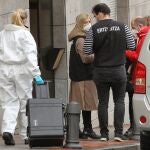 GRAFCAV3001. SESTAO (BIZKAIA), 12/02/2021.- La Ertzaintza ha encontrado el cuerpo de una mujer sin vida y con signos de violencia en su vivienda de Sestao (Bizkaia) tras acudir a notificar el hallazgo del cadáver de su marido flotando en la ría de Bilbao. EFE/ Miguel Toña