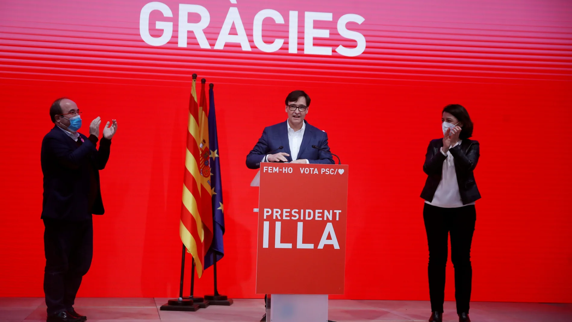 El candidato a la presidencia de la Generalitat por el PSC, Salvador Illa, acompañado por Miquel Iceta
