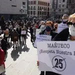 Concentración a las puertas de la Iglesia de San Benito de Valladolid bajo el eslogan “Respeta Mi Fe”, en protesta por la limitación de aforo en las celebraciones religiosas. EFE/ Nacho Gallego