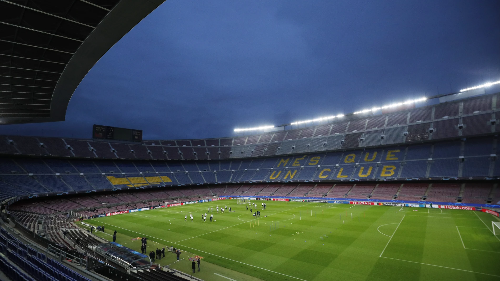 Barcelona y PSG se miden en el Camp Nou en los octavos de la Champions League.