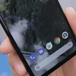 Móvil Android en una mano