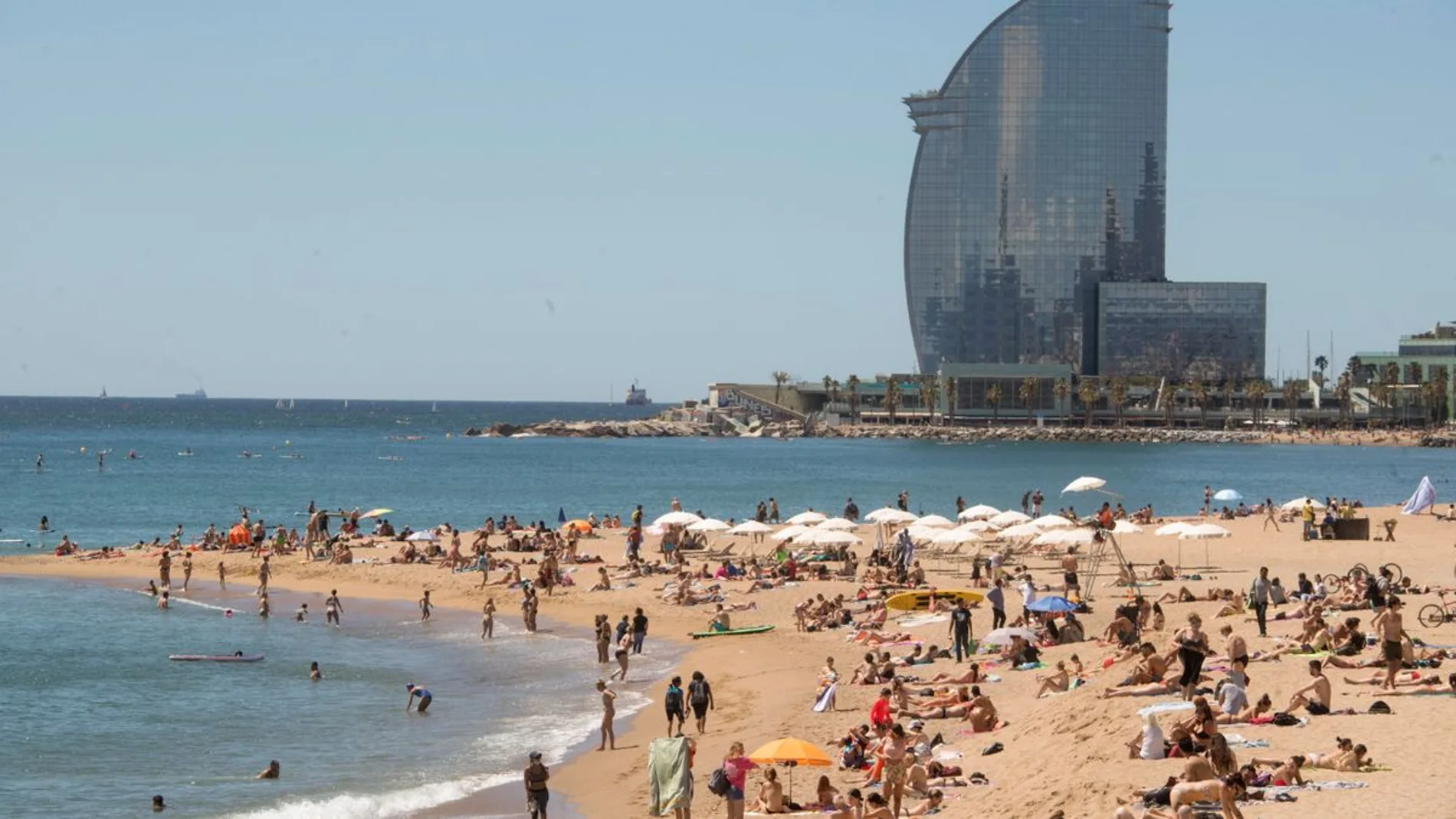 En la imagen, una de las playas de Barcelona, en verano