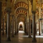 El interior de la Mezquita de Córdoba . JESUS G. FERIA.