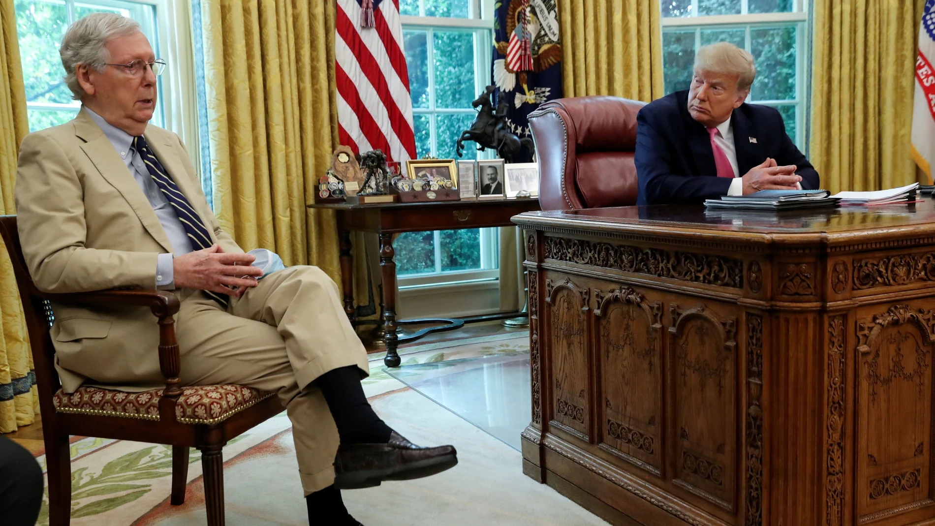 Donald Trump junto a Mitch McConnell en el Despacho Oval de la Casa Blanca el pasado 20 de julio de 2020