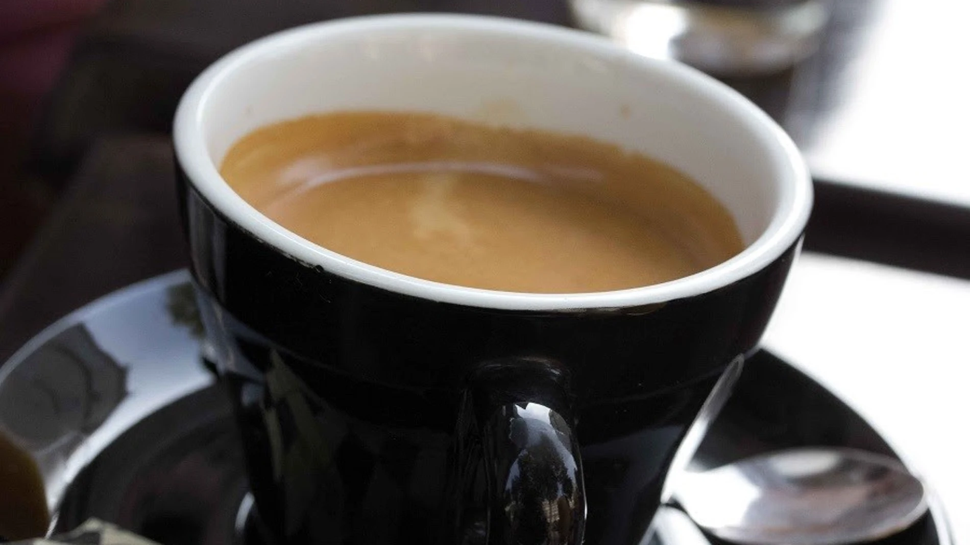 Los científicos han demostrado que la ingesta de cafeína media hora antes de realizar ejercicio aeróbico aumenta notablemente la quema de grasa