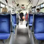 Un autobús público con el tejido de la empresa Trajet-Aunde