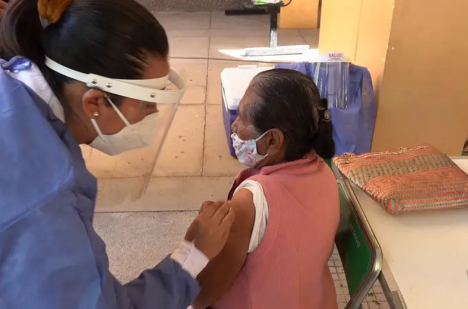 Una anciana aprovecha la vacuna de covid-19 para pedir auxilio: “Estoy secuestrada” 