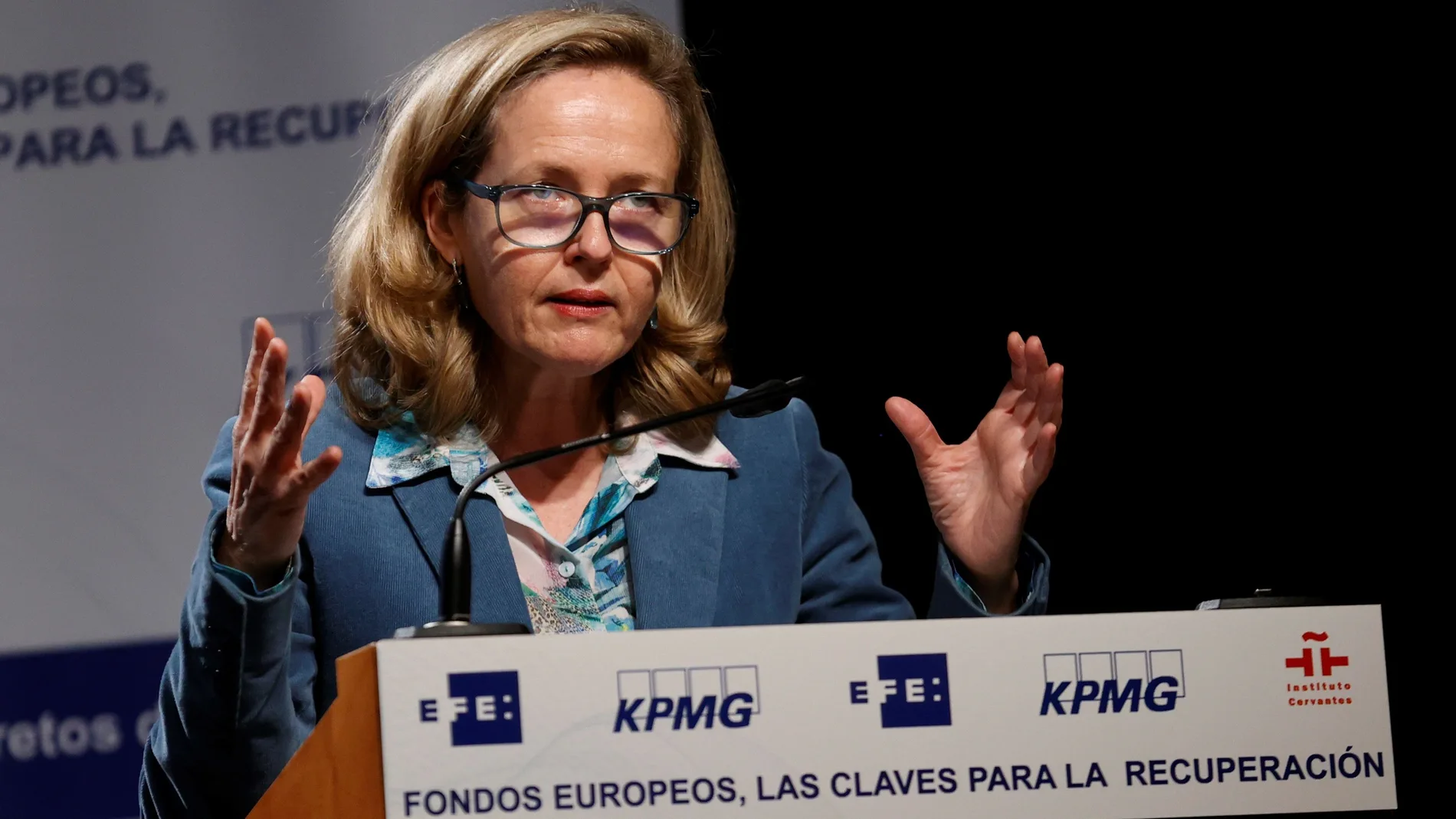 La vicepresidenta tercera y ministra de Asuntos Económicos y Transformación Digital, Nadia Calviño, interviene durante el II Foro sobre Fondos Europeos organizado por EFE y KPMG en el Instituto Cervantes en Madrid