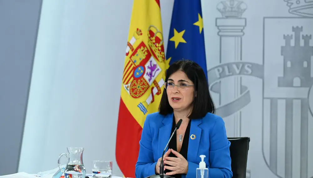 GRAF9956. MADRID, 17/02/2021.- La ministra de Sanidad, Carolina Darias, ha hecho un llamamiento este miércoles a las comunidades autónomas a no levantar las restricciones para frenar la expansión de la pandemia con el fin de evitar una nueva ola. De esta forma se ha expresado Darias en la rueda de prensa posterior al Consejo Interterritorial del Sistema Nacional de Salud (CISNS) en la que ha asegurado que durante la reunión la mayoría de los consejeros de sanidad ha instado a la prudencia y ha destacado la importancia de mantener las medidas contra el virus. EFE/POOL MONCLOA/Borja Puig de la Bellacasa ***SÓLO USO EDITORIAL, PERMITIDO SU USO SÓLO EN RELACIÓN A LA INFORMACIÓN QUE APARECE EN EL PIE DE FOTO***