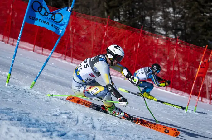 Noruega gana el oro en la prueba de equipos alpinos