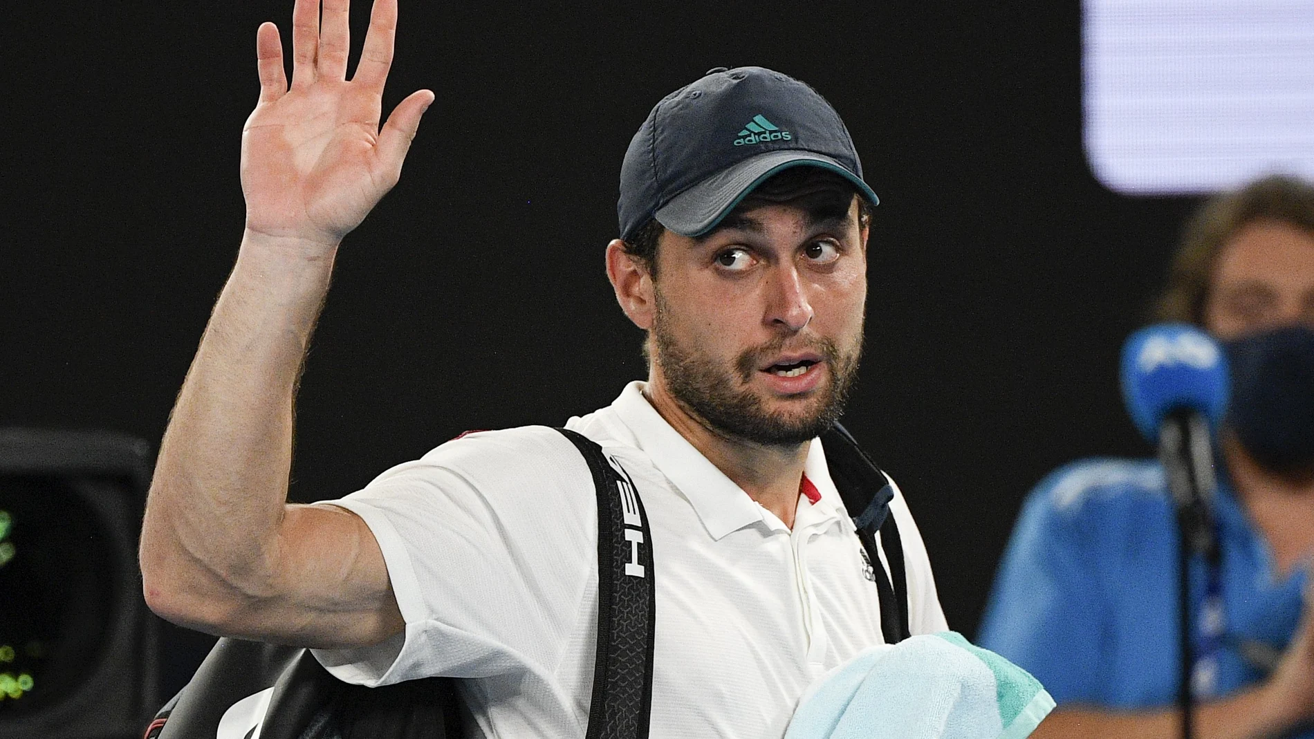 Aslan Karatsev se despide del público tras caer en las semifinales del Open de Australia ante Djokovic