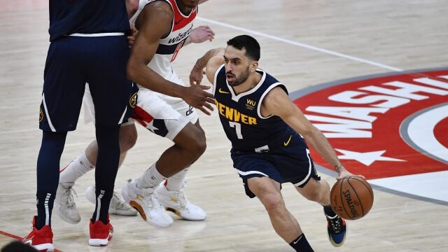 Facundo Campazzo se marcha de la vigilancia de Rui Hachimura en el Nuggets - Wizards