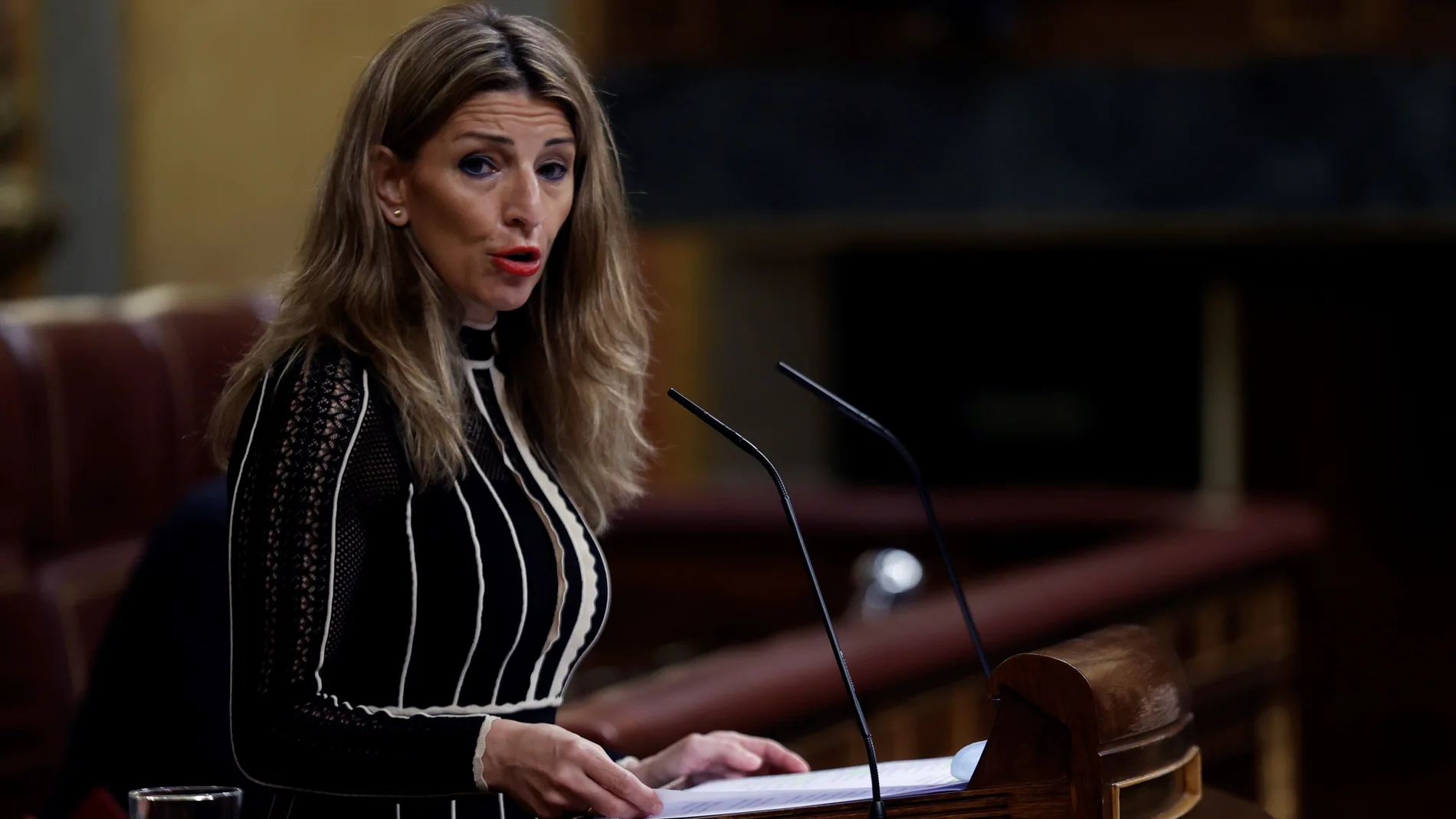 La ministra de Trabajo y Economía Social, Yolanda Díaz, interviene en el pleno del Congreso