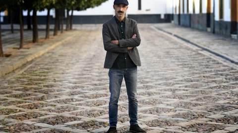 El escritor Jesús Carrasco en una imagen tomada en Sevilla, donde reside