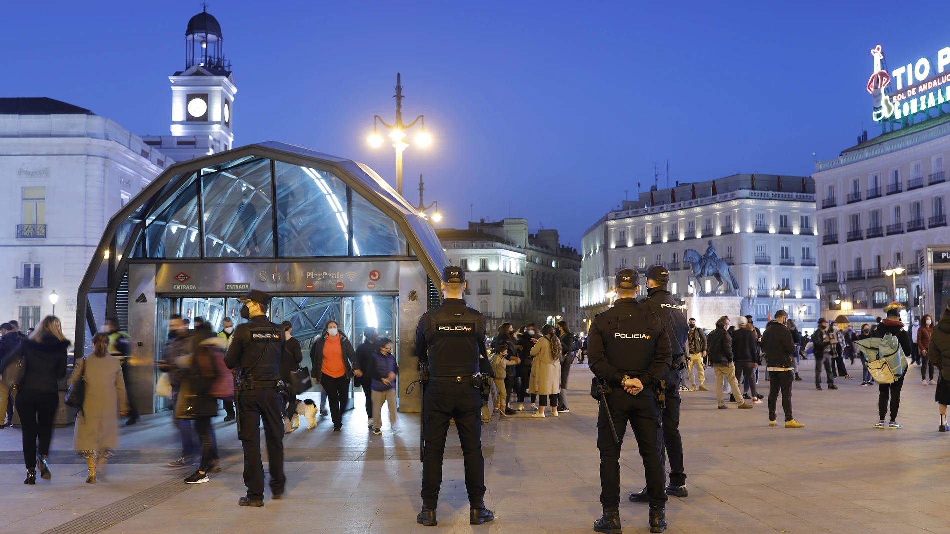Ambiente de policia en la Puerta del Sol el dia despues de la manifestacion contra la encarcelacion del rapero Hasel con numerosos disturbios en la misma.