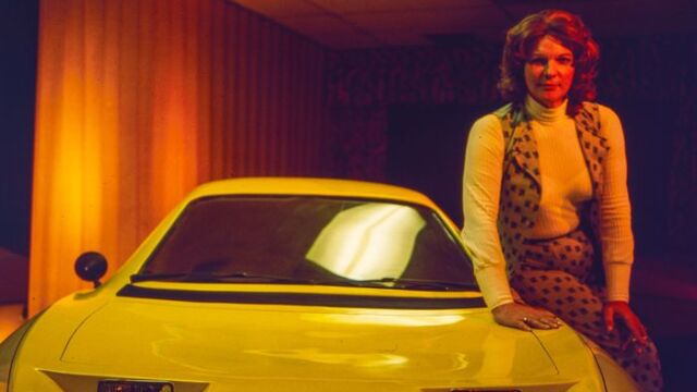 En "The Lady and the Dale" se investiga la misteriosa figura de Elizabeth Carmichael, pionera de los coches de bajo consumo