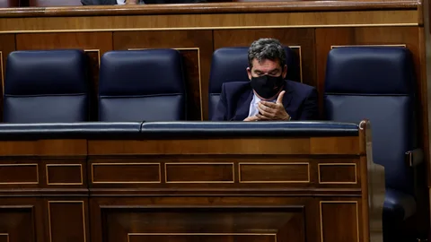El ministro José Luis Escrivá, durante el pleno del Congreso que este jueves ha votado la convalidación de los decretos leyes que regulan el nuevo complemento por hijo de las pensiones y la prórroga de las ayudas hasta el 31 de mayo de los Erte
