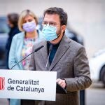 El vicepresidente de la Generalitat en funciones, Pere Aragonès, en rueda de prensa junto a la consellera de Salud, Alba Vergés GENERALITAT