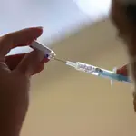 Una enfermera prepara una inyección con una dosis de la vacuna contra el Covid-19 Sputnik-V, en Buenos Aires, Argentina.